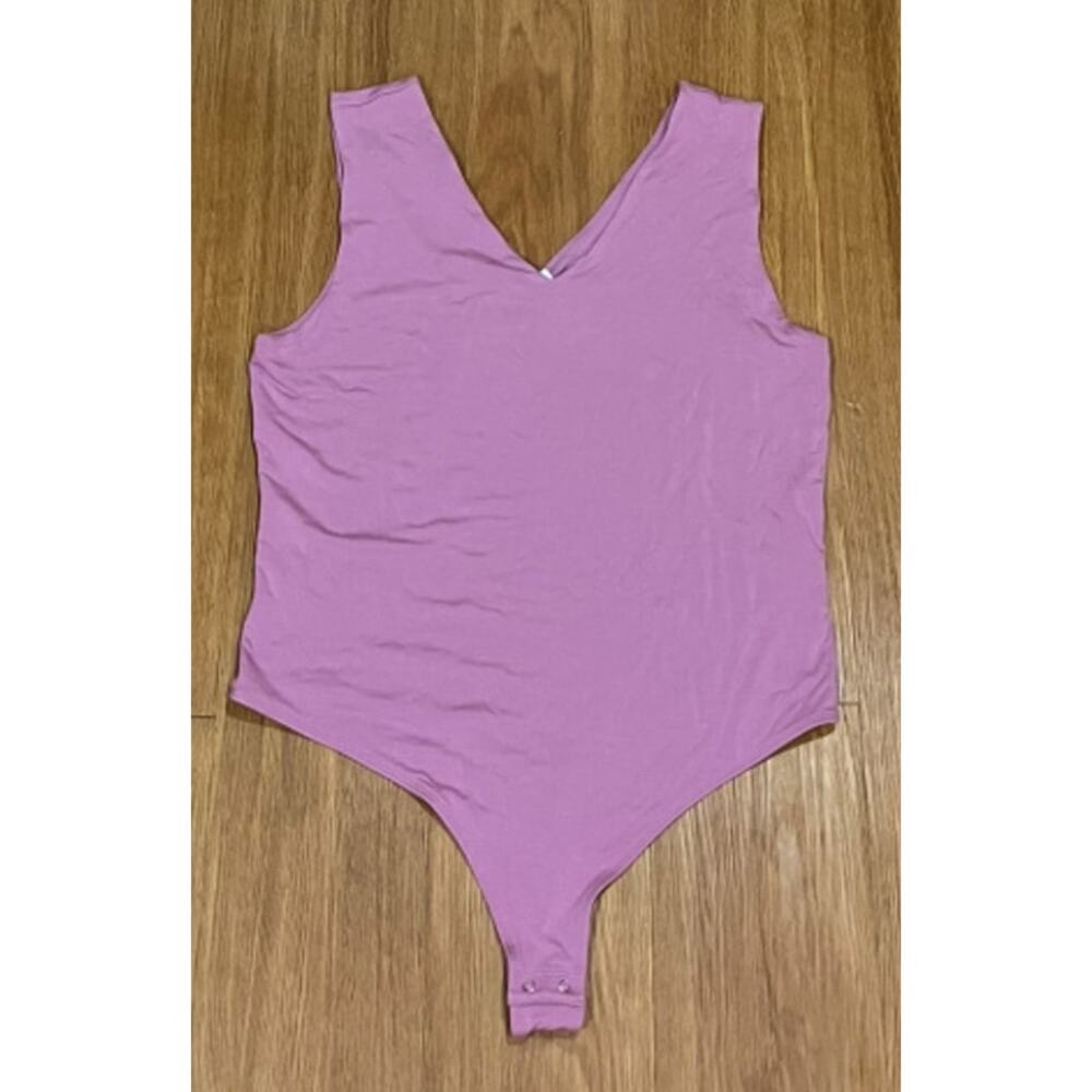 On 34th Women's Knit Double V-Neck Sleeveless Bodysuit  L